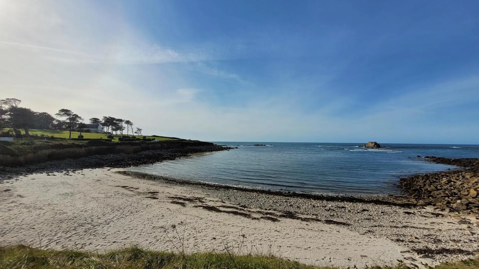 Jolie Maison Avec Piscine Interieure A 5 Minutes Des Plages Landunvez Франция